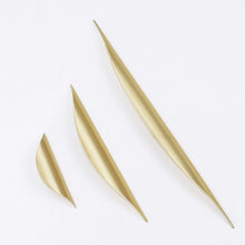 Загрузить изображение в средство просмотра галереи, Stylish Brushed Copper Finger Pulls – Modern Zinc Alloy Cabinet Handles