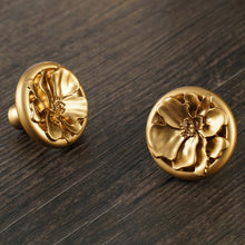 Cargar imagen en el visor de la galería, Gold Petal Knobs Decorative Furniture Hardware in Matte Gold