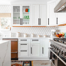 Загрузить изображение в средство просмотра галереи, full kitchen with oil rubbed bronze cabinet bar pulls - complete look