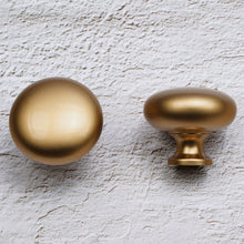 Load image into Gallery viewer, Lemon gold zinc alloy round drawer knobs, 5-pack, 1.26" size, showing vibrant finish and luxurious design on textured background.