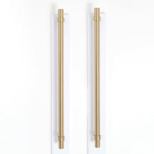 이미지를 갤러리 뷰어에 로드 , Brushed champagne gold finish refrigerator door handle with a sleek modern design.
