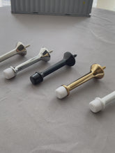 Video laden en afspelen in Gallery-weergave, 3 Inch Heavy Duty Floor Mount Door Stop All Finishes Collection, Matte Black, Champagne Gold, White, Satin Nickel &amp; Chrome Metal Door Stoppers for Interior Doors
