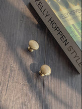 Load and play video in Gallery viewer, Zinc Alloy Round Cabinet Knobs - Brushed Brass (10 Pack)
