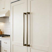 Carregar imagem no visualizador da galeria, 19 inch zinc alloy refrigerator handle on modern kitchen fridge, showcasing premium durability and sleek design.
